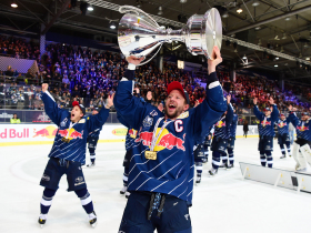 "El Capitano": Michael Wolf hat den EHC Red Bull München zu allen drei deutschen Meisterschaften geführt. 