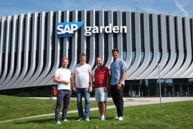 VIDEO: So wurden die SAP Garden-Schriftzüge montiert 