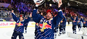 Die 13 unters Hallendach: Red Bulls ehren Ex-Kapitän Michael Wolf