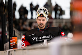 Back on the ice: Niederberger travels to join the DEB team