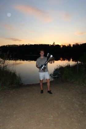 Gabriel Fontaine mit Pokal