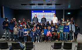 CheckerBande ganz nah dran: Kinder-Pressekonferenz und Training mit den Red Bulls