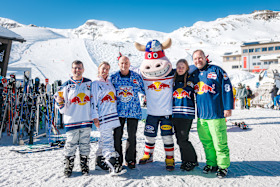 Von der Kurve auf die Piste – Kaiserwetter beim diesjährigen Fanskitag