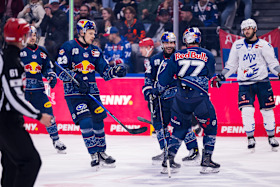 Blog zum Nachlesen: Doppelschlag entscheidet Spiel 4 – München meldet sich zurück 💪