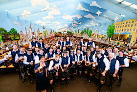 Red Bulls zu traditionellem Besuch auf der Wiesn Red Bulls zu traditionellem Besuch auf der Wiesn