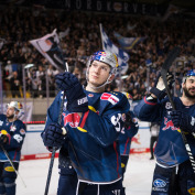 High-fives from Dominik Bittner EHC Red Bull Muenchen, 3 and Markus  Eisenschmid EHC Red Bull