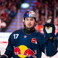 “The firstborn”, who plays ice hockey with his head: that's Taro Hirose