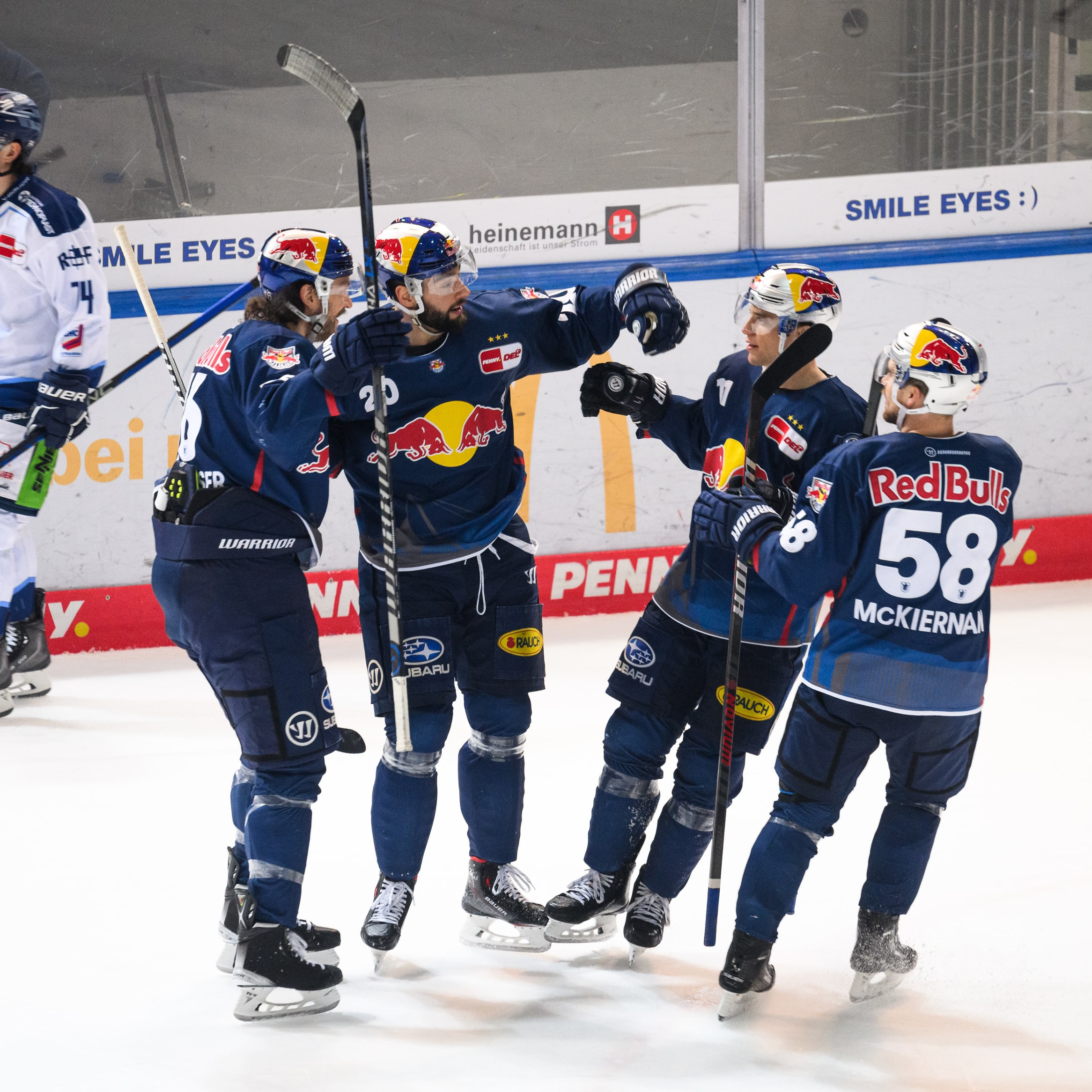 EHC Red Bull München beendet Hauptrunde mit Derbysieg gegen Straubing